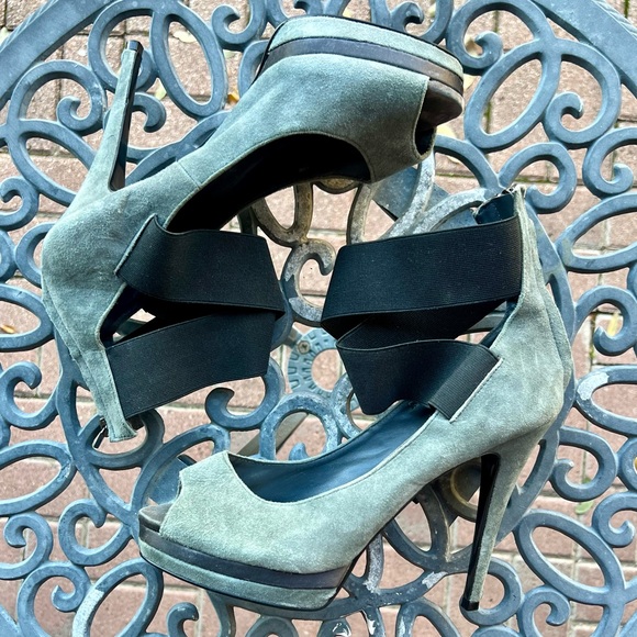 Bakers gorgeous suede leather peep toe stiletto heels - Picture 8 of 11